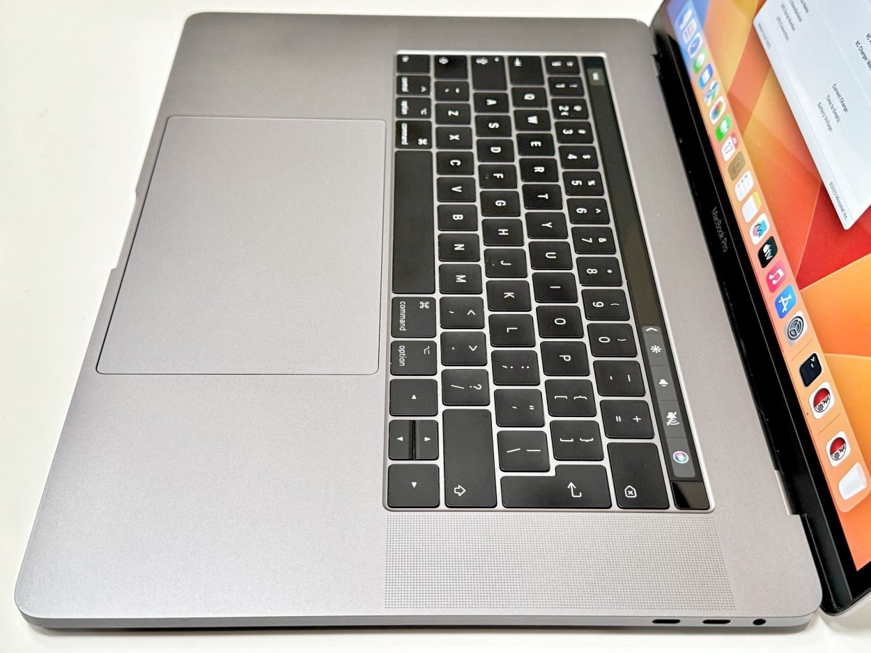 Apple MacBook Pro 2017 Touch Bar | i7 | 16gb | 512gb SSD | 15 inch