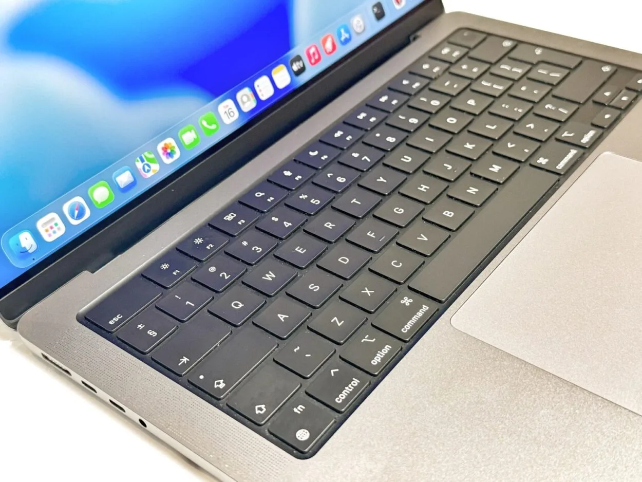 Apple MacBook Pro 2023 | M2 Pro | 16-core GPU | 16gb | 512GB SSD